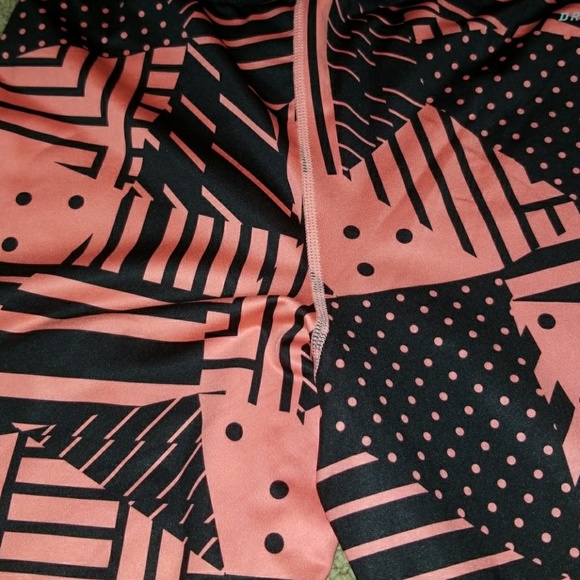 Nike training capris - Picture 5 of 7